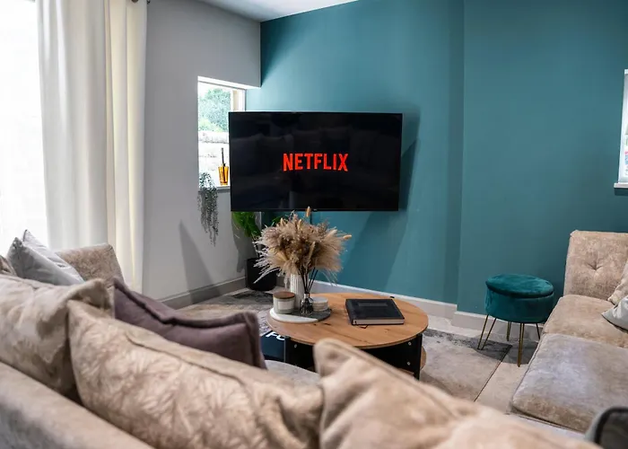 Spring Mount Huge Luxury Full Apartment- Harrogate Centre-Two Extremely Comfy Kingsize Bedrooms-Fully Equipped Modern Kitchen-Cosy Living Room With Huge Tv