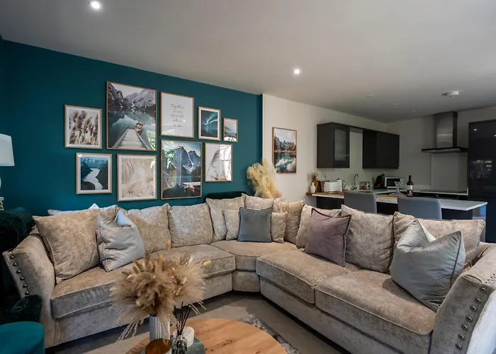 Spring Mount Huge Luxury Full Apartment- Harrogate Centre-Two Extremely Comfy Kingsize Bedrooms-Fully Equipped Modern Kitchen-Cosy Living Room With Huge Tv