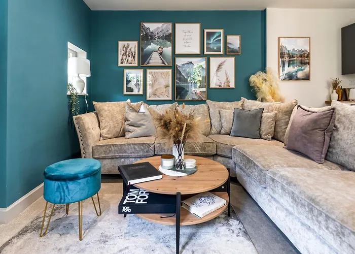Spring Mount Huge Luxury Full Apartment- Harrogate Centre-Two Extremely Comfy Kingsize Bedrooms-Fully Equipped Modern Kitchen-Cosy Living Room With Huge Tv