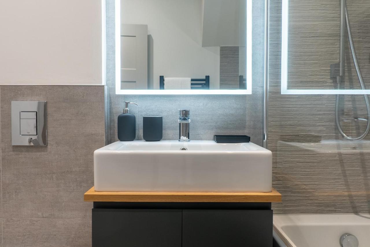 Spring Mount Luxury Apartment: Retreat Apartment *