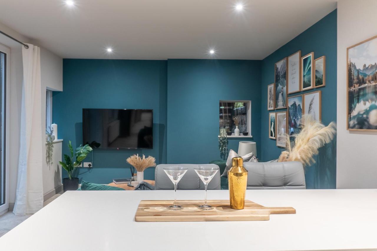 Spring Mount Luxury Apartment: Retreat