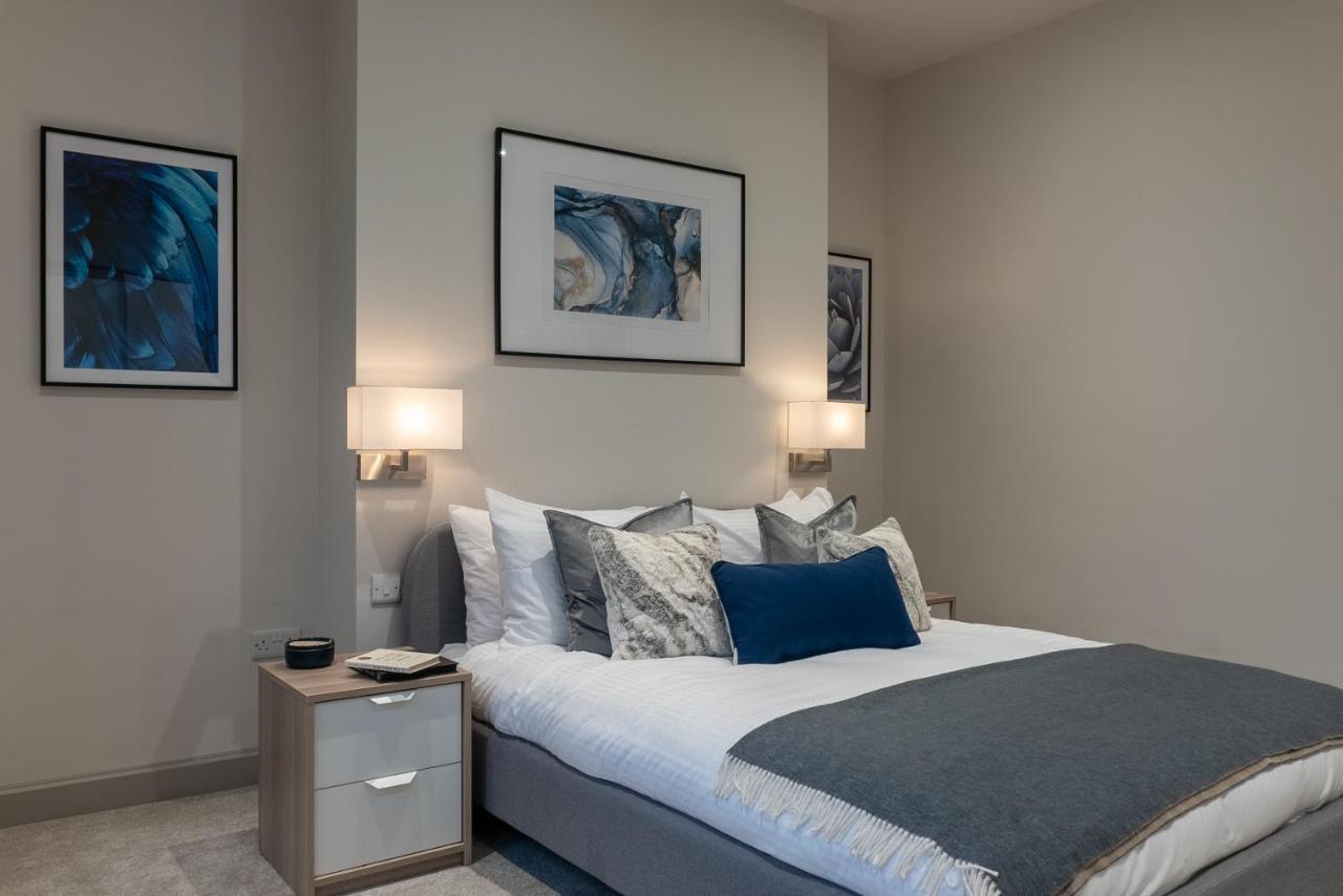 Spring Mount Luxury Apartment: Retreat *